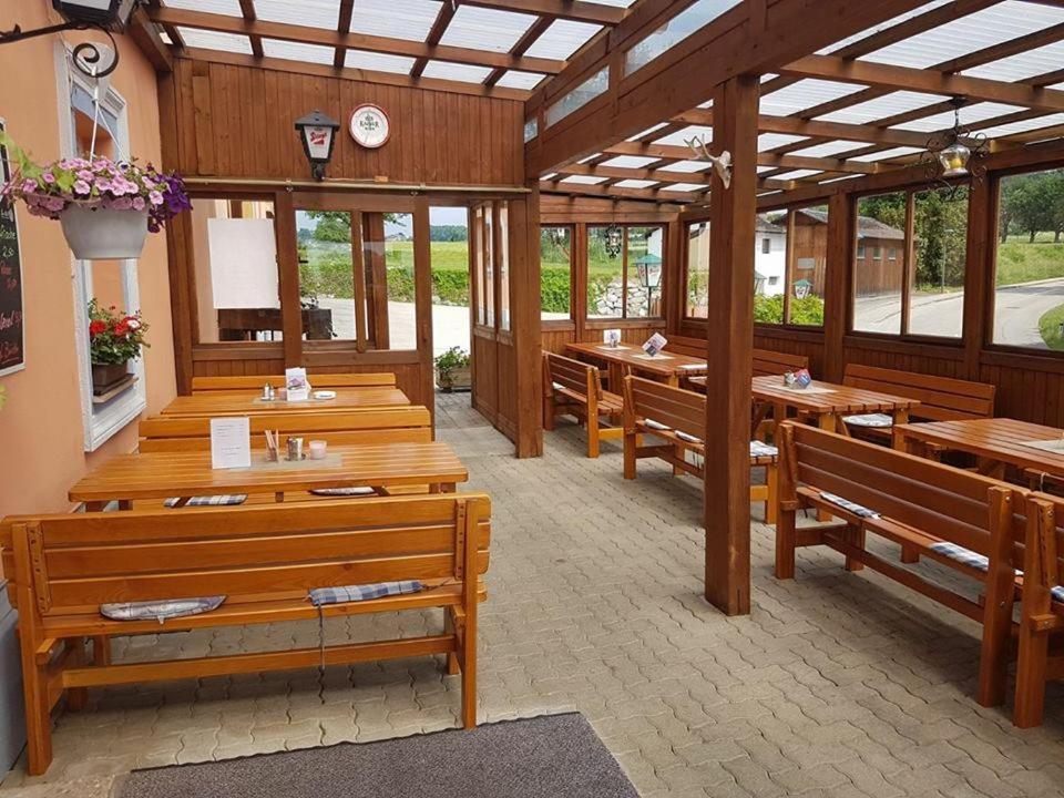 Gasthaus Kloibhofer Neukirchen bei Lambach Exteriör bild